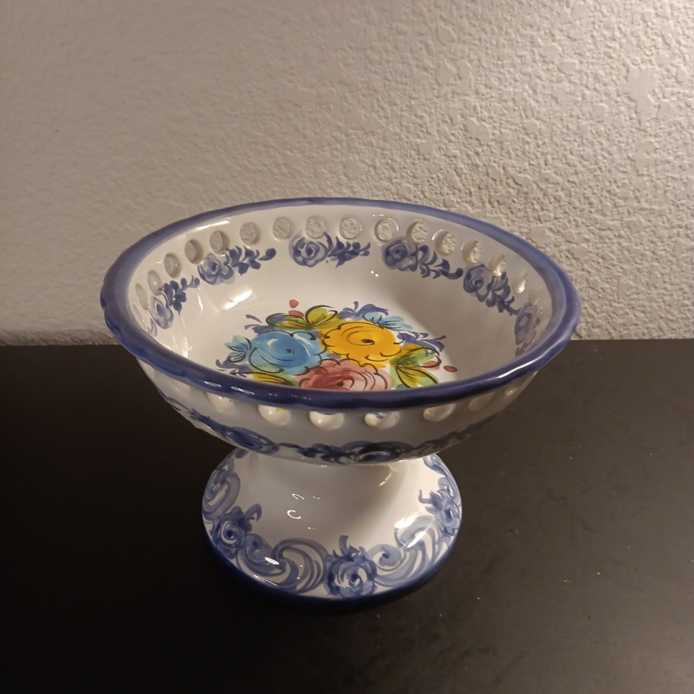 EXQUISITE Vestal Handpainted reticulated 8" Pedestal Bowl Made in Portugal.